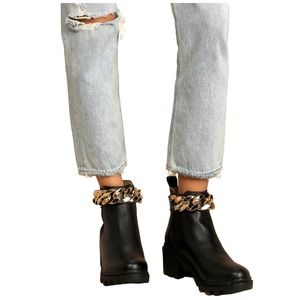Steve Madden Black Amulet-C Black Chain Chelsea Boots Size 6.5